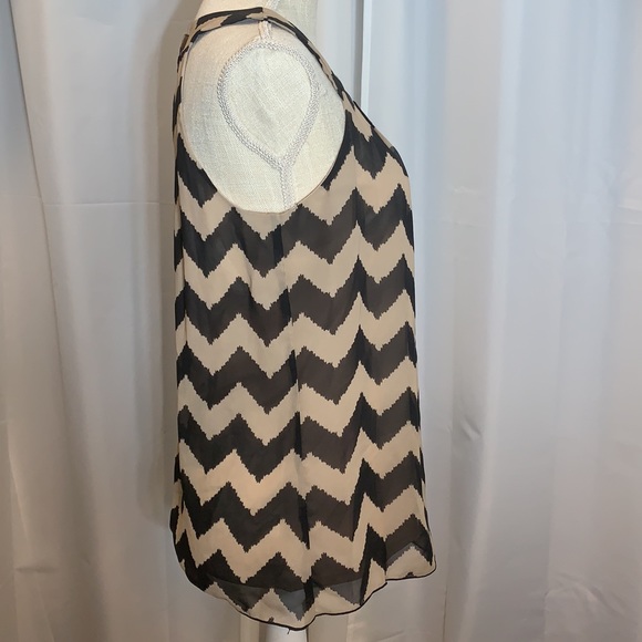 Like new! Zig Zag Tank Top by BCX - Picture 3 of 8